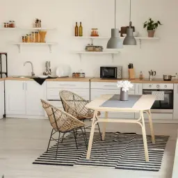 Modne kolory ścian w kuchni: trendy, które odmienią twoje wnętrze