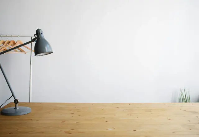 Biurka nowoczesne – jak wybrać idealne miejsce pracy do biura i home office?